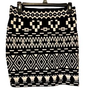 Krimson Klover | 💫NWTs💫Prism Skirt in Black, Size Small!